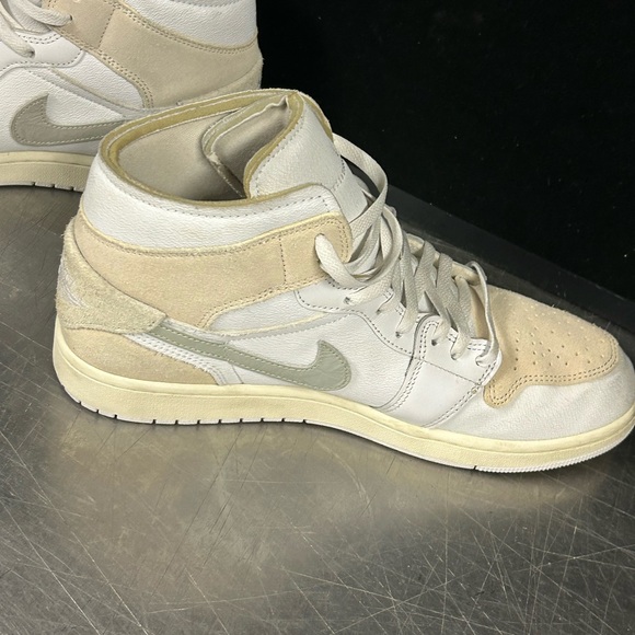 Nike Air Jordan 1 Retro Size 11 Men - Picture 3 of 12